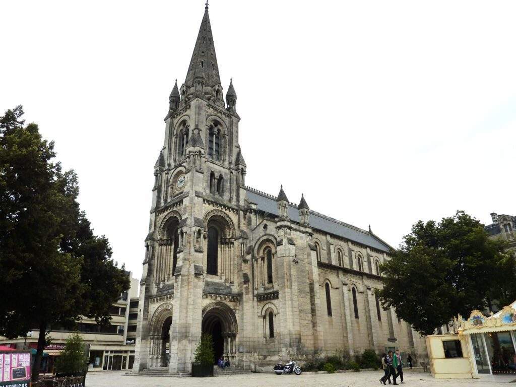 Angoulême - Église Angoulême : Saint Martial 