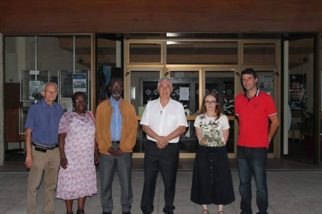 Avrillé - Église Foyer Des Rosiers