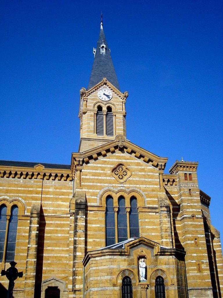 Bessenay - Église Saint Irénée