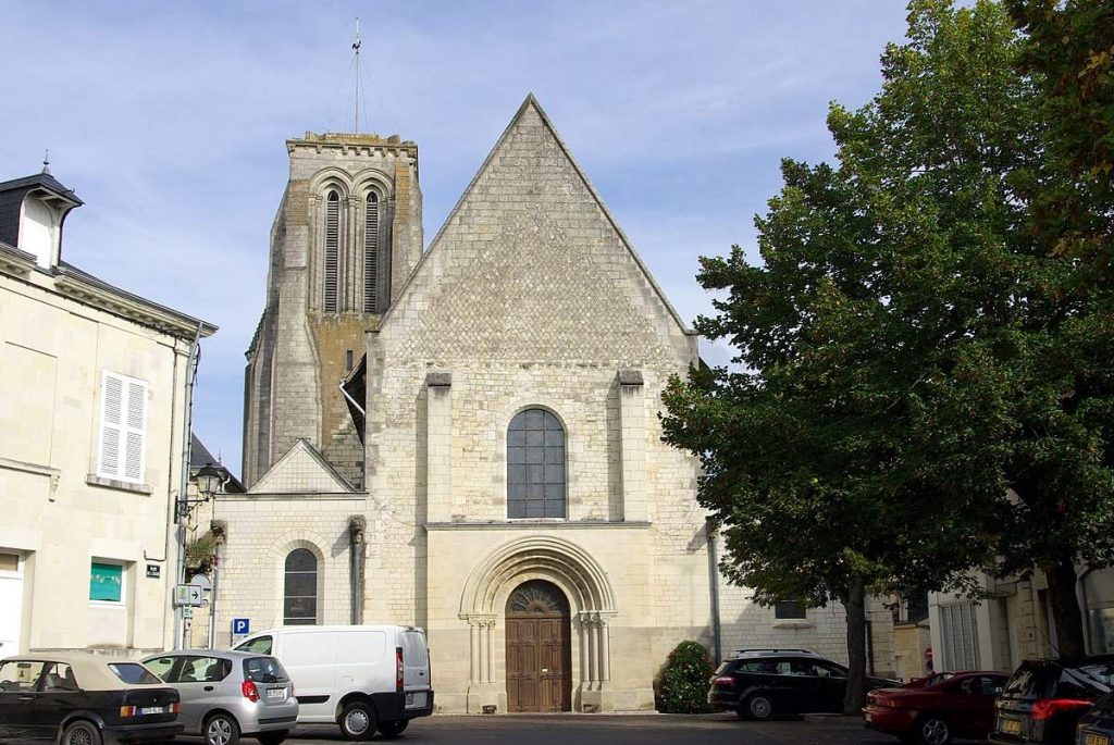 Bourgueil - Église Centre Saint-pierre