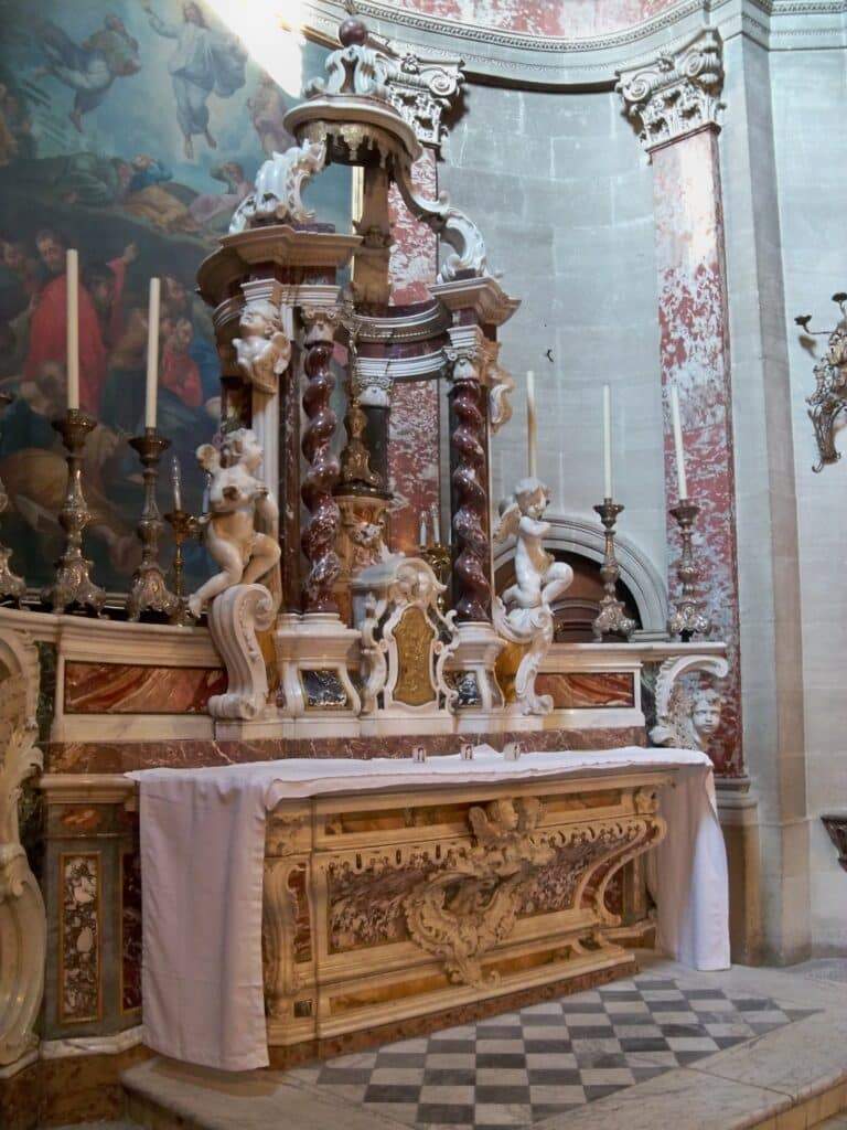 Carpentras - Église Chapelle de L’hotel Dieu