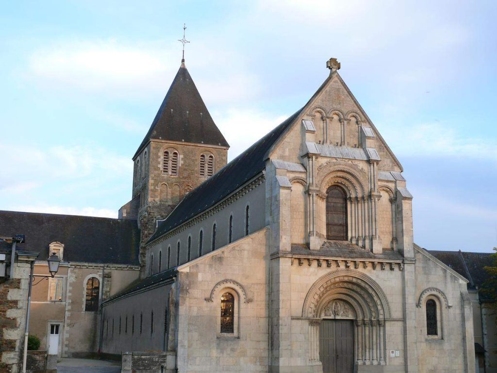 Château-Gontier - Église Saint Jean