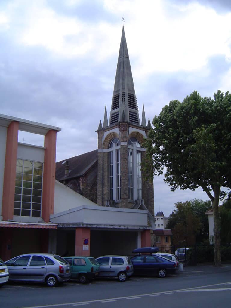 Chaville - Église Notre Dame de Lourdes
