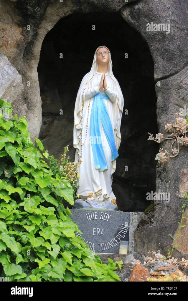 Couffé - Église Sanctuaire Grotte de Lourdes (Grotte de La Villegégu)