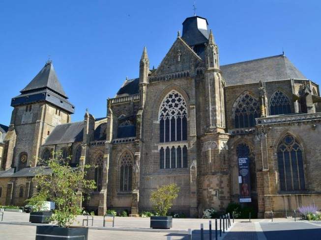 Évron - Église Basilique Notre-dame-de-l’épine