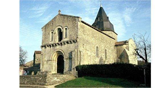 Genouillé - Église Saint Martin