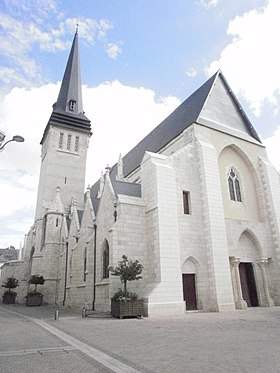 Issoudun - Eglise à Issoudun (Eglise Saint Cyr)