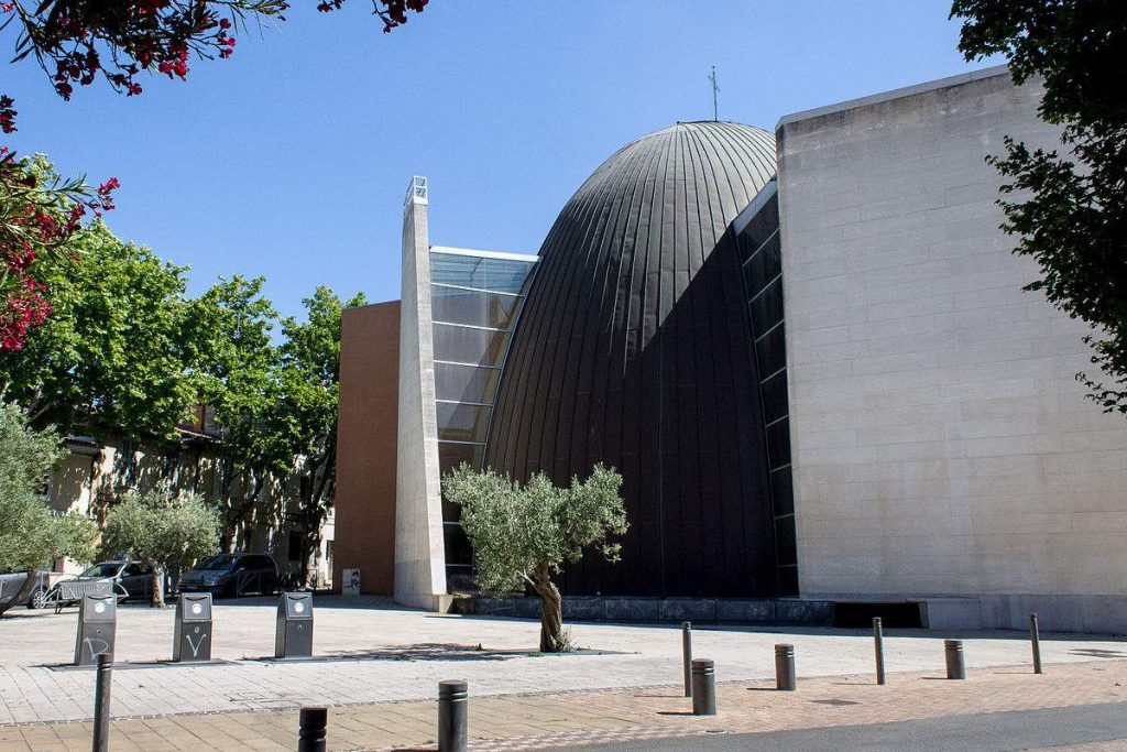 Istres - La Sainte Famille (Eglise D’istres)