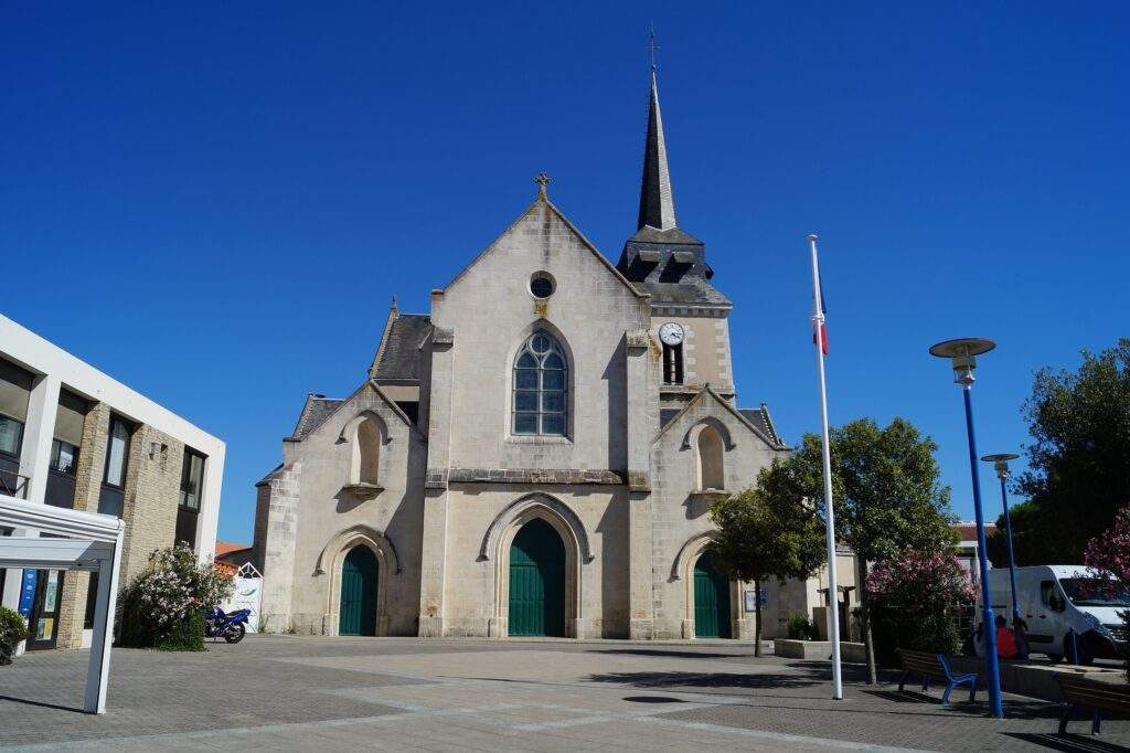 Marcilly-en-Villette - Église Saint Symphorien