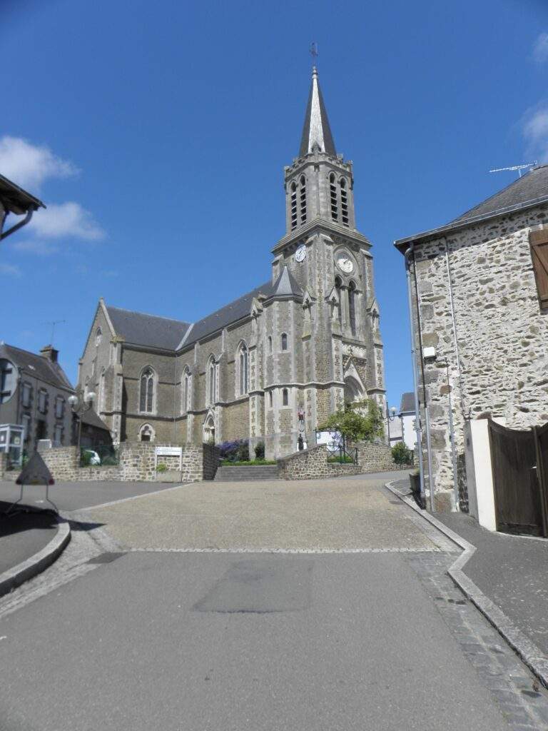 Montenay - Église Saint Gervais Et Saint Protais