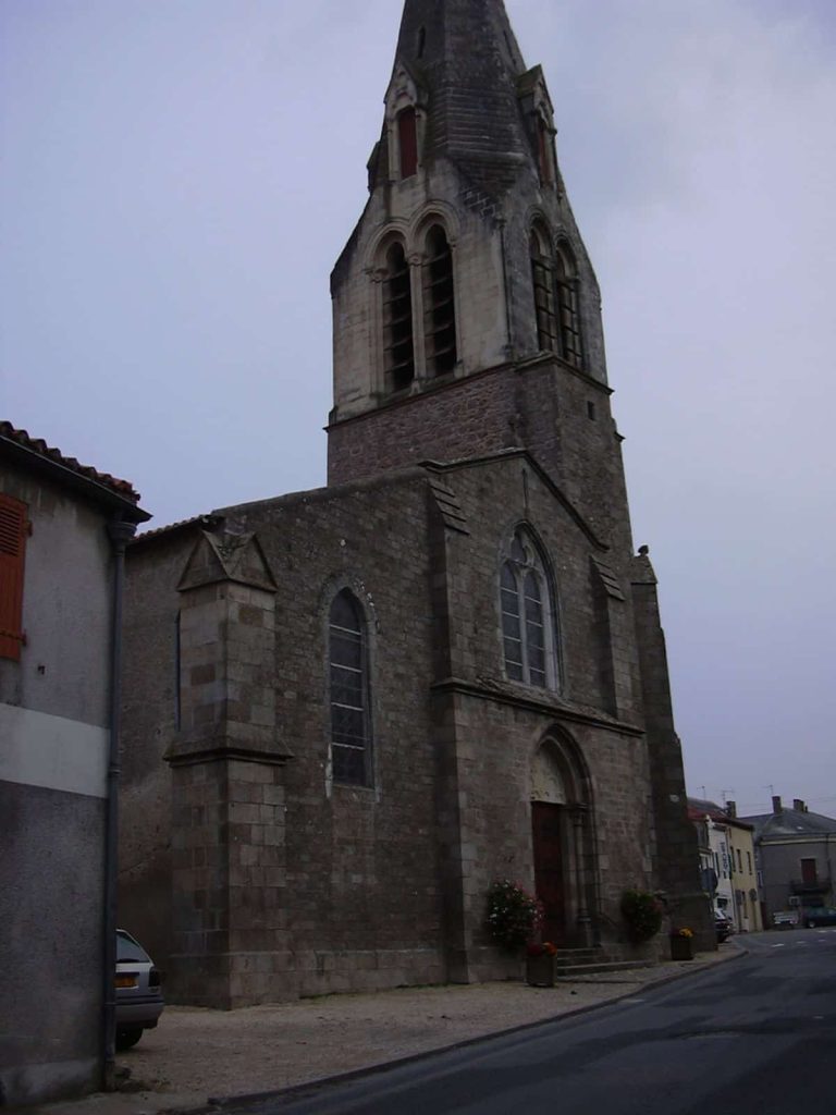 Nueil-les-Aubiers - Église Nueil Les Aubiers (Saint-hilaire)