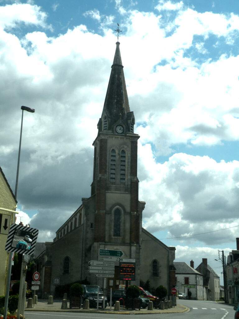 Ouzouer-sous-Bellegarde - Église Pis