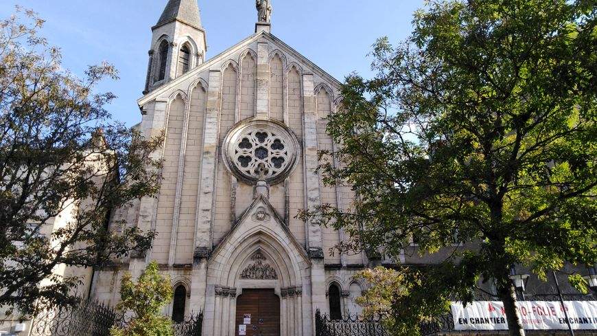 Paris - Église Chapelle (Sœurs Du Très Saint-sauveur)