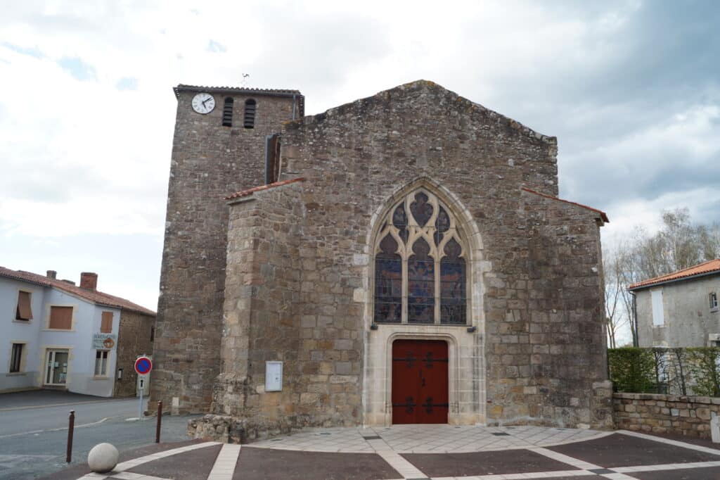 Saint-Cyr-des-Gâts - Eglise Saint Cyr Et Sainte Jullite