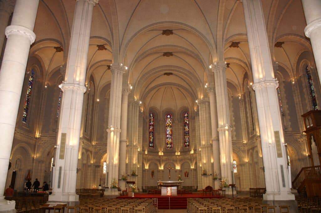 Saint-Laurent-sur-Sèvre - Église Basilique