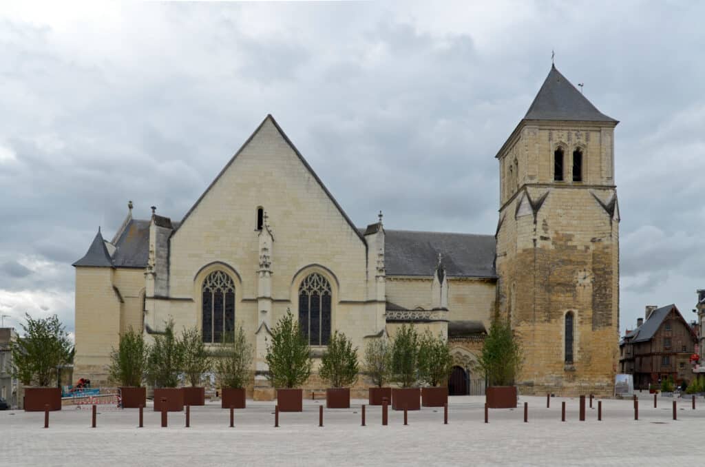 Thouars - Église Thouars (Saint-médard)