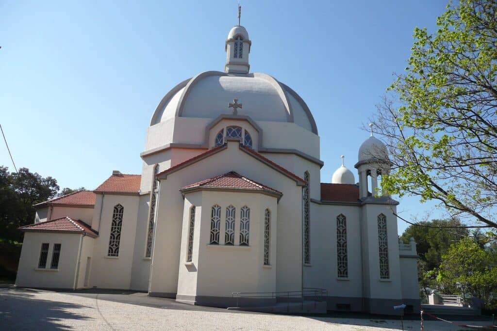 Villeneuve-lès-Avignon - Église Sainte Thérèse de L’enfant Jésus