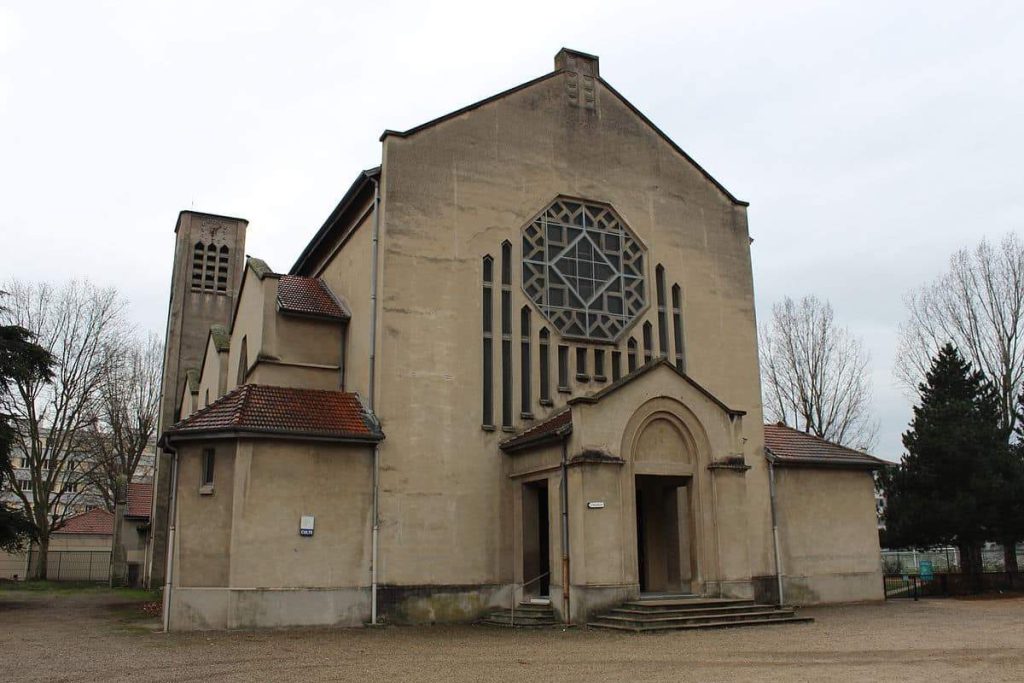 Villeurbanne - Église La Sainte Famille