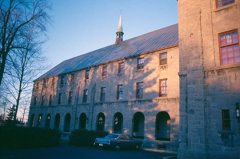 Vourles - Église Maison Saint Viateur